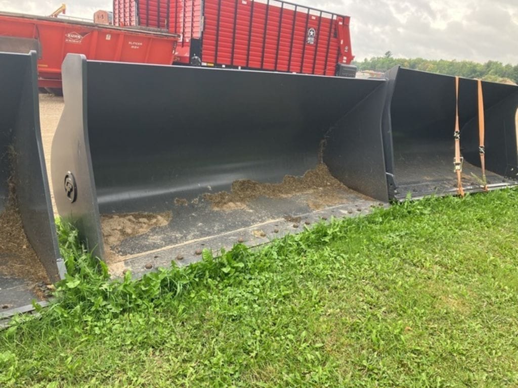 2021 Woods 3.5YD Bucket Equipment Image0