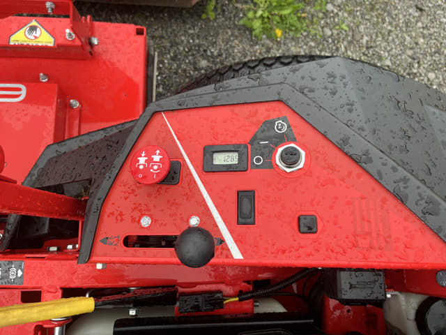 Image of Gravely ZTHD60 equipment image 3