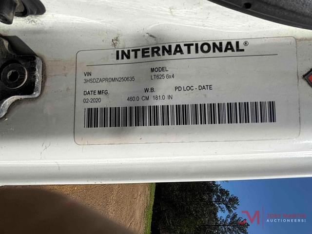 Image of International LT625 equipment image 4