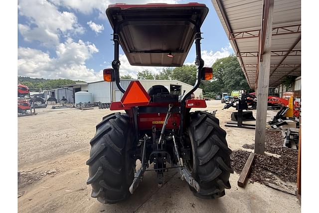 Image of Massey Ferguson 2860E equipment image 2