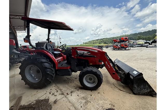 Image of Massey Ferguson 2860E equipment image 3