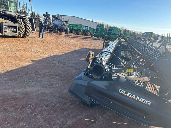 Image of Gleaner 9335 equipment image 4