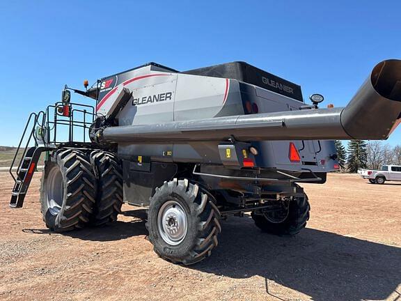 Image of Gleaner S97 equipment image 2