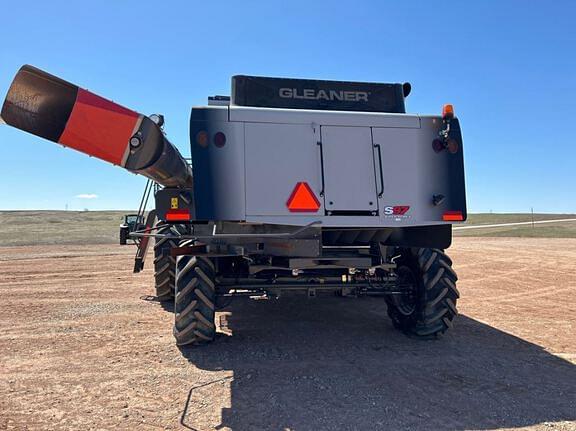 Image of Gleaner S97 equipment image 3