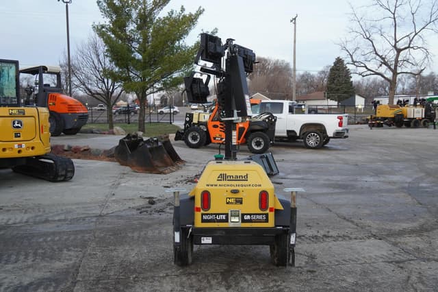 Image of Allmand  Night-Lite V-Series  equipment image 4