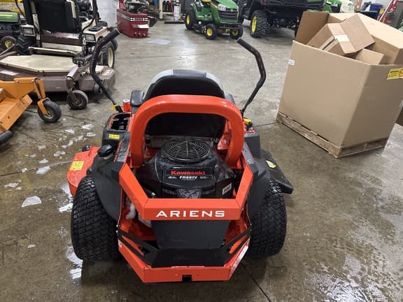 Image of Ariens Ikon XD52 equipment image 2
