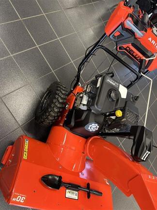 Image of Ariens ST30DLE equipment image 4