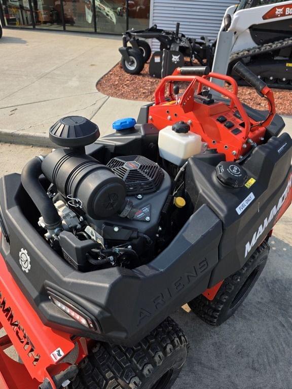 Image of Ariens Mammoth 850 equipment image 4