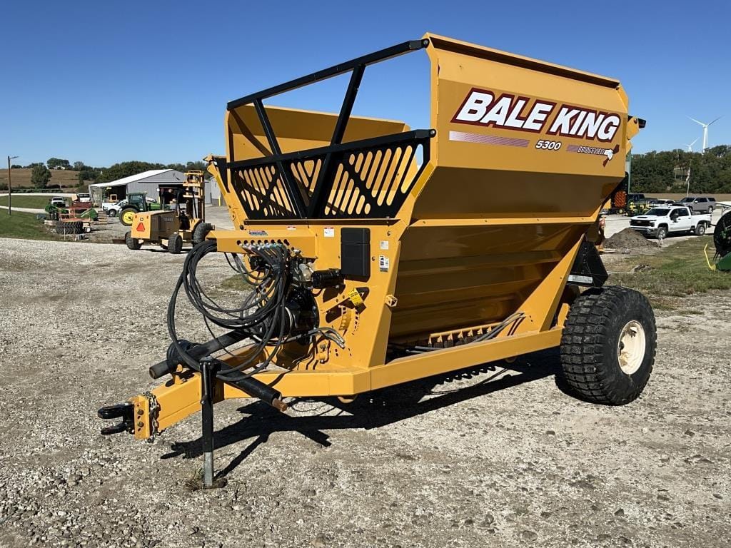 Main image Bale King 5300