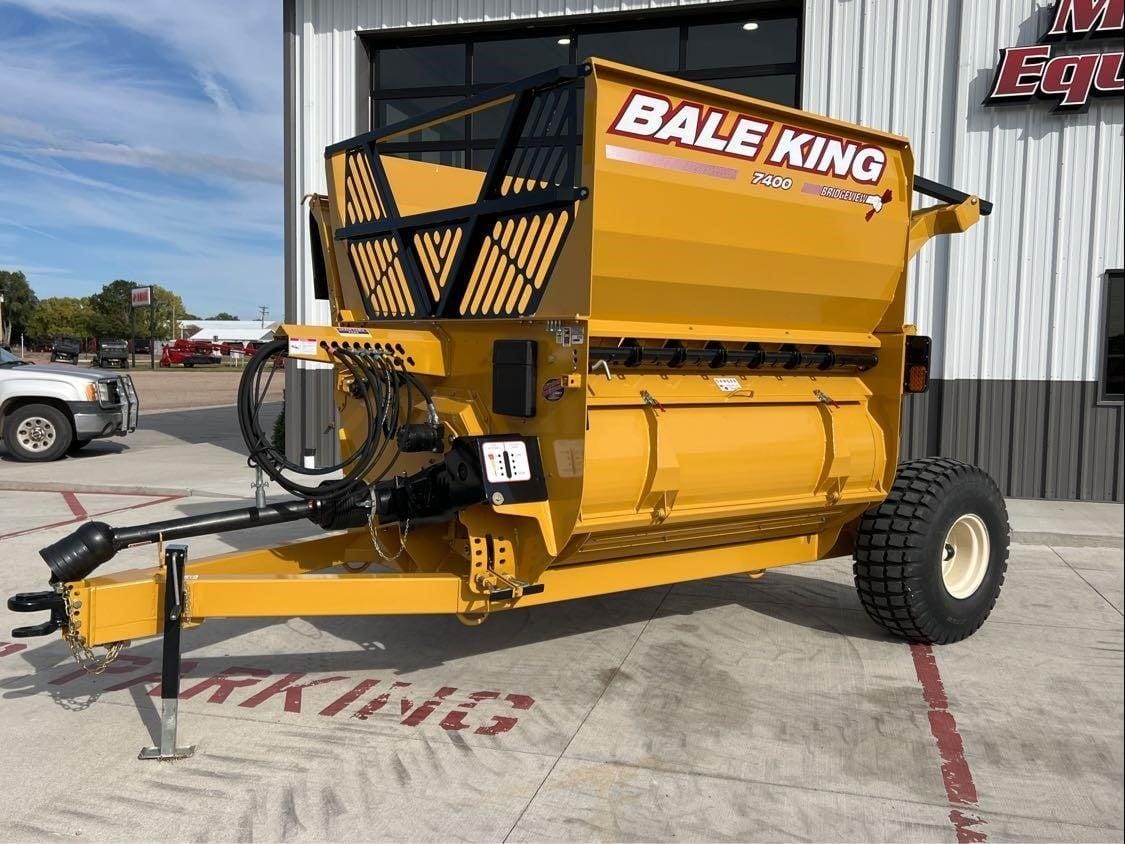 2022 Bale King 7400 Equipment Image0
