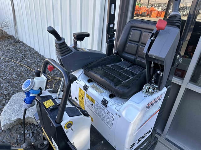 Image of Bobcat E10e equipment image 4
