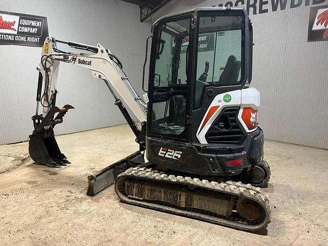 Image of Bobcat E26 equipment image 2