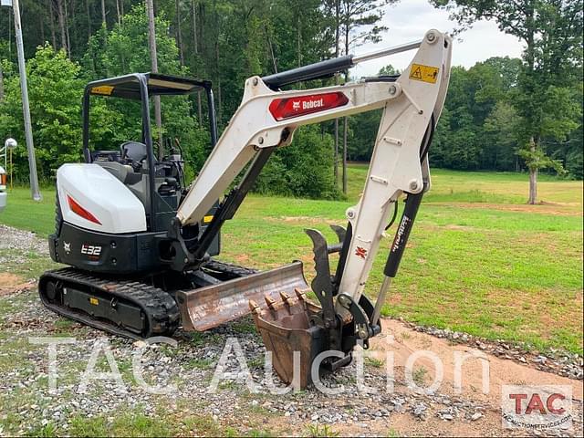 Image of Bobcat E32i equipment image 2