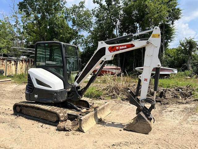 Image of Bobcat E35 equipment image 2