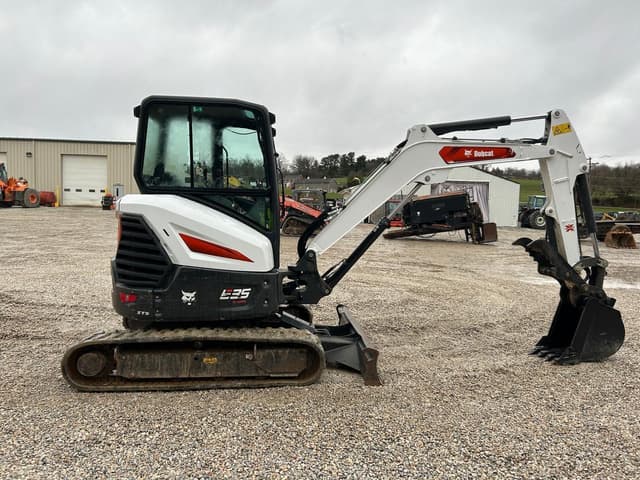 Image of Bobcat E35 equipment image 4