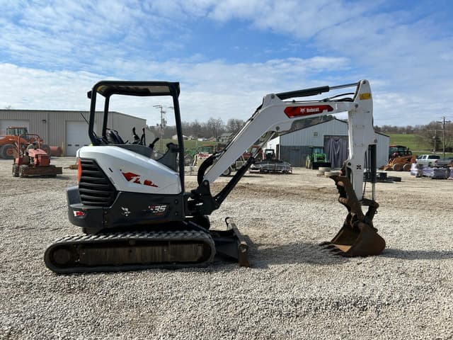 Image of Bobcat E35 equipment image 4