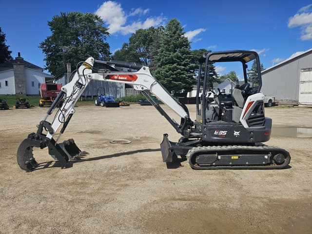 Image of Bobcat E35 equipment image 4