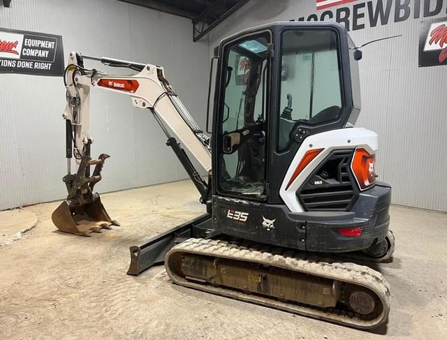 Image of Bobcat E35 equipment image 2