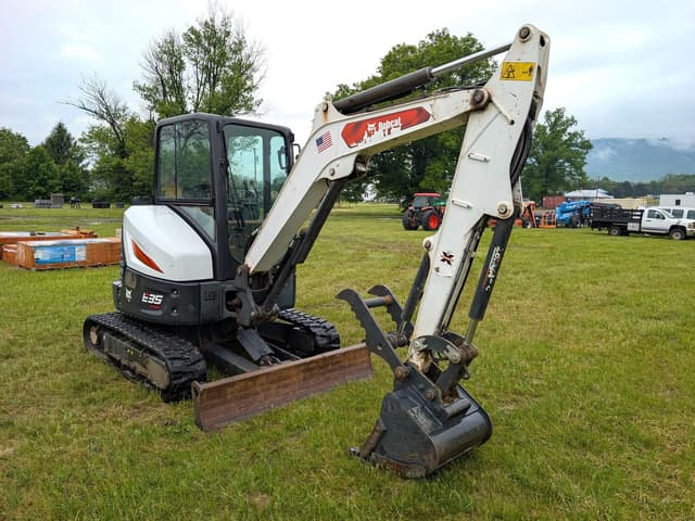 Image of Bobcat E35 R2 equipment image 3