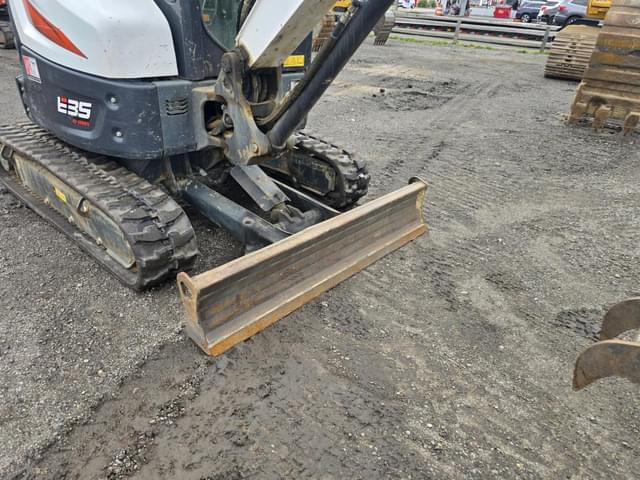 Image of Bobcat E35i equipment image 4