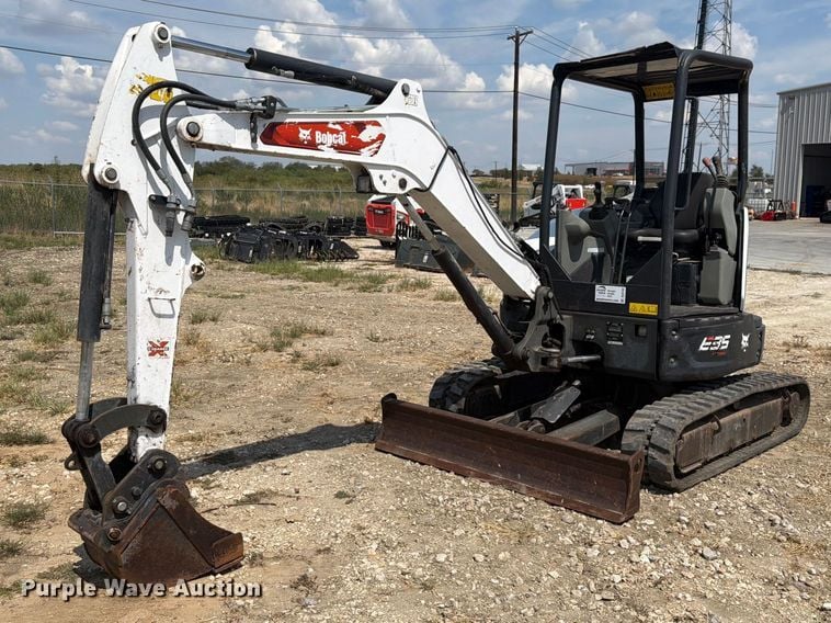 2022 Bobcat E35i Equipment Image0