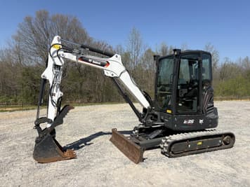 Main image Bobcat E35 R2