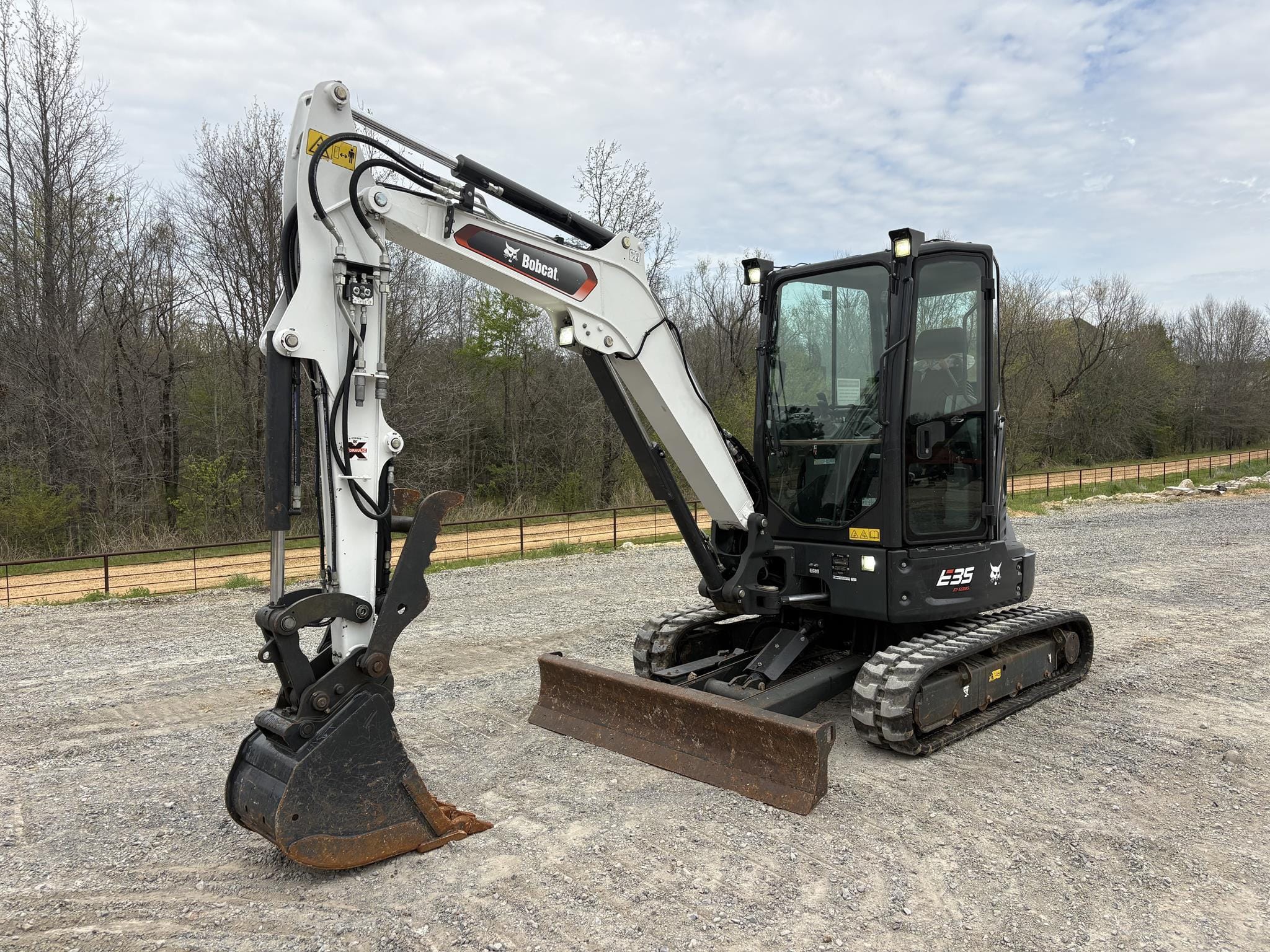 2022 Bobcat E35 R2 Equipment Image0