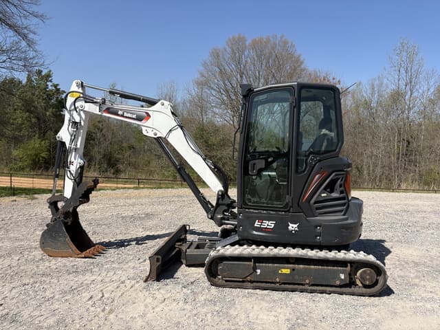 Image of Bobcat E35 R2 equipment image 2