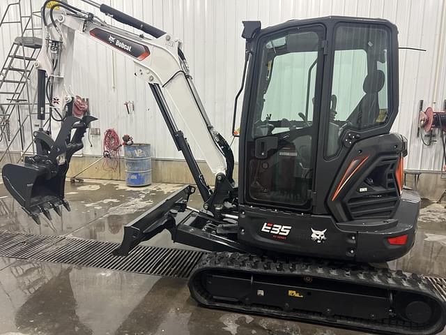 Image of Bobcat E35 equipment image 3