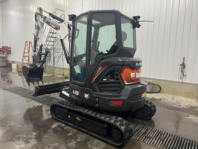 Image of Bobcat E35 equipment image 4