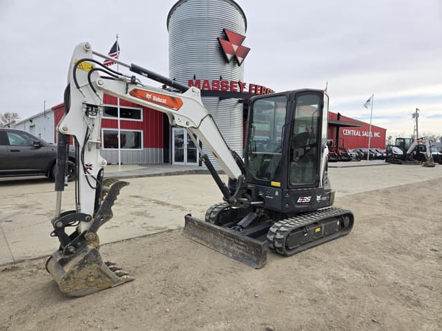 Image of Bobcat E35 equipment image 1