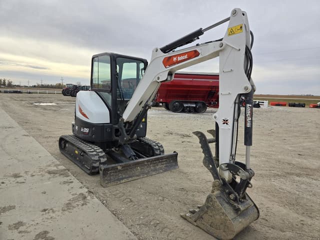 Image of Bobcat E35 equipment image 2
