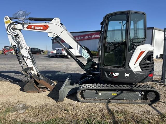 Image of Bobcat E42 equipment image 4