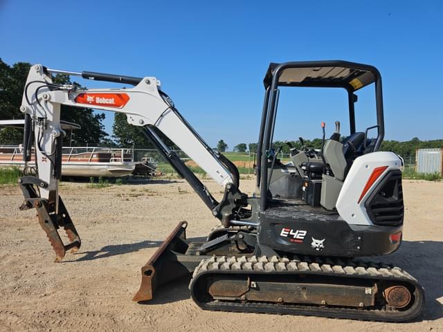 Image of Bobcat E42 equipment image 3