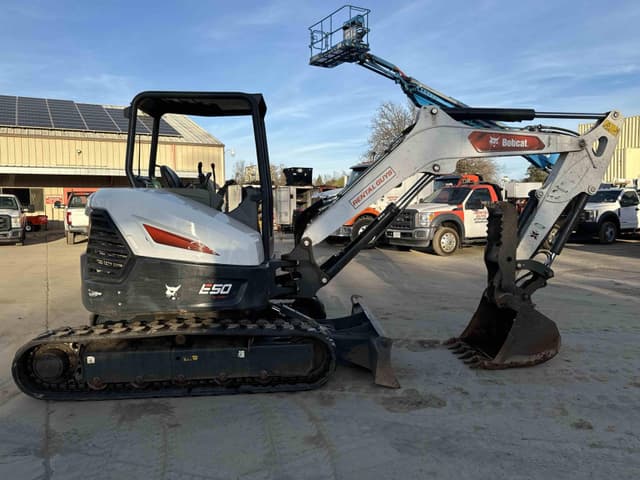Image of Bobcat E50 equipment image 3