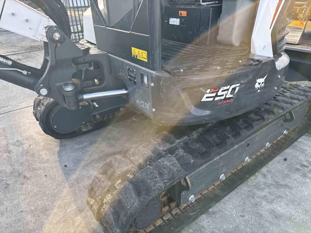 Image of Bobcat E50 equipment image 3