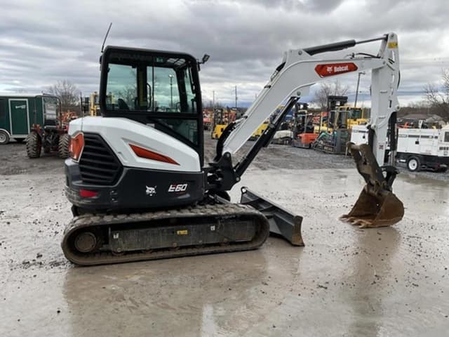 Image of Bobcat E60 equipment image 4