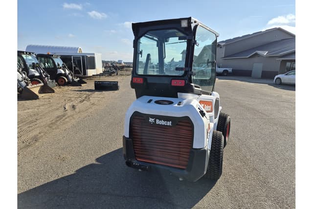 Image of Bobcat L28 equipment image 3