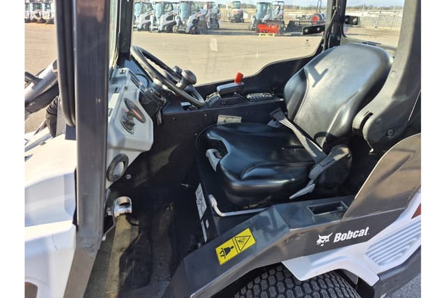 Image of Bobcat L28 equipment image 4