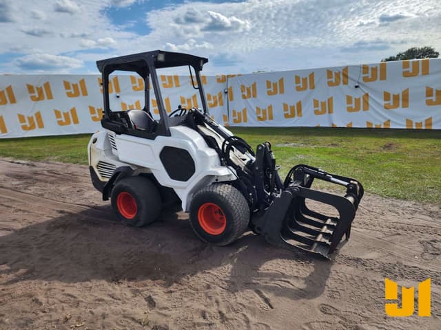 Image of Bobcat L28 equipment image 2