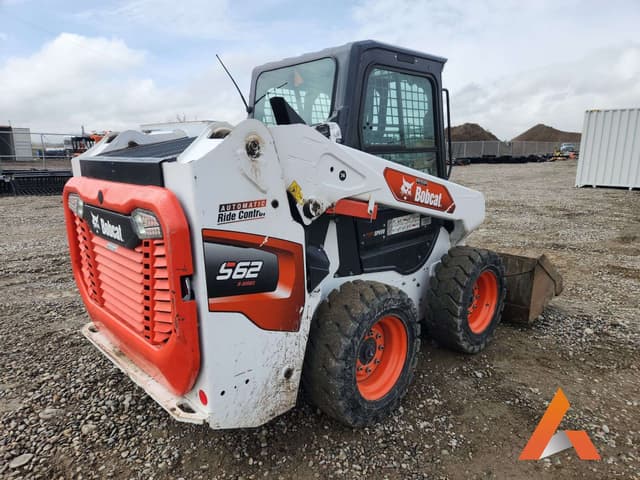 Image of Bobcat S62 equipment image 4