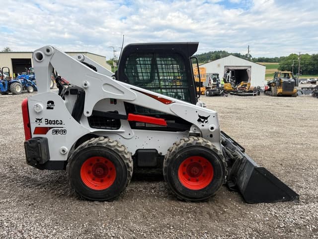 Image of Bobcat S740 equipment image 4
