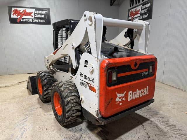 Image of Bobcat S740 equipment image 2