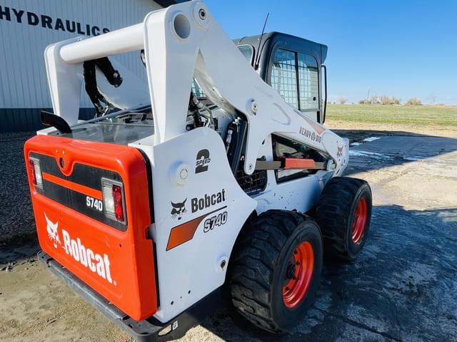 Image of Bobcat S740 equipment image 2