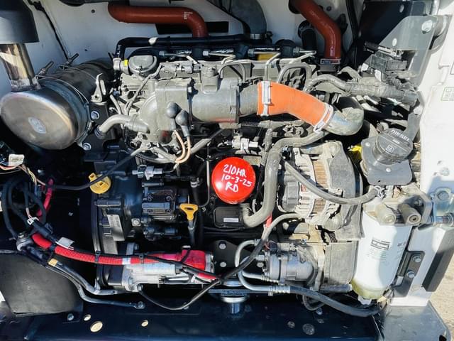 Image of Bobcat S740 equipment image 4