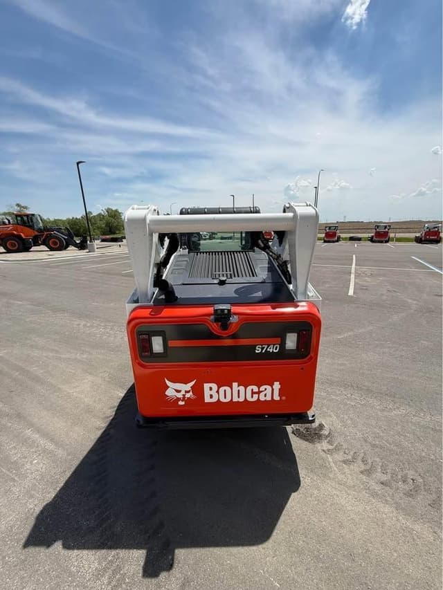 Image of Bobcat S740 equipment image 3