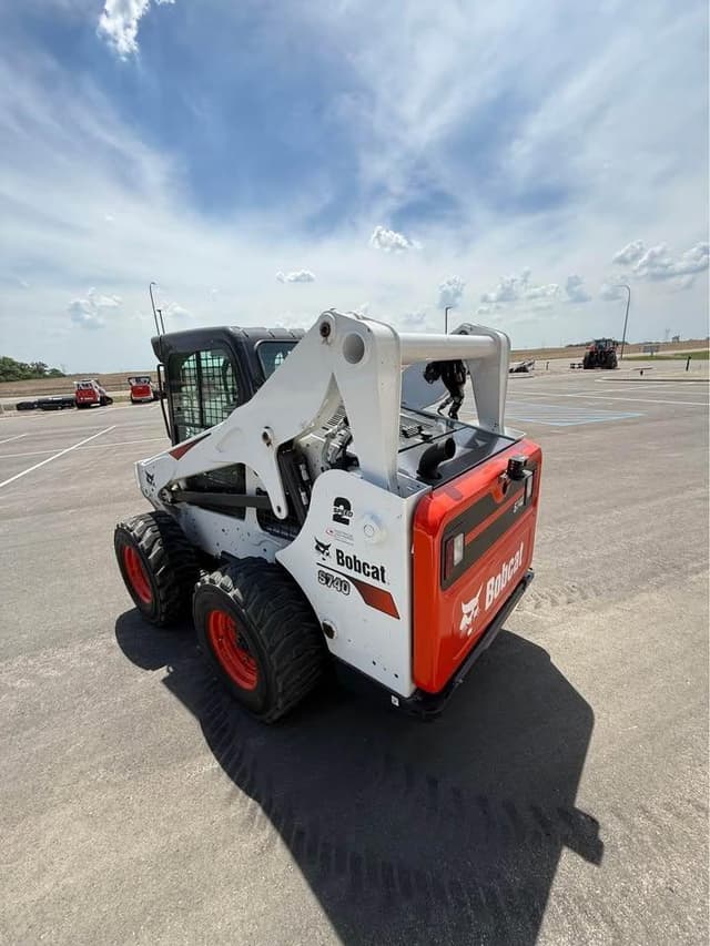 Image of Bobcat S740 equipment image 4