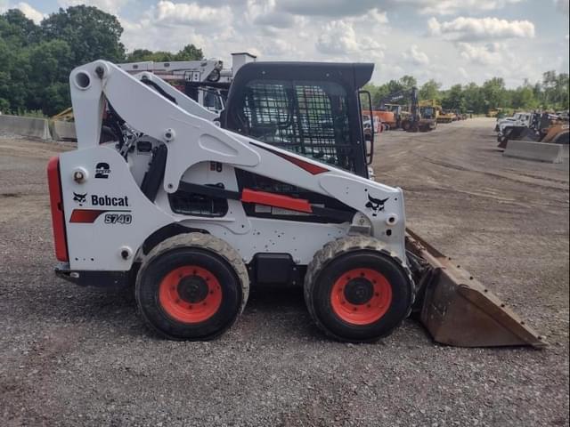 Image of Bobcat S740 equipment image 2
