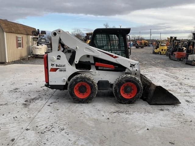 Image of Bobcat S740 equipment image 4
