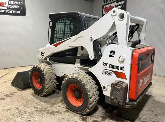 Image of Bobcat S740 equipment image 2